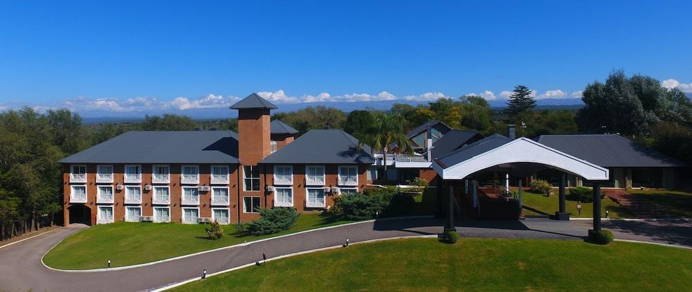 Howard Johnson Hotel&Spa Villa General Belgrano Exterior foto