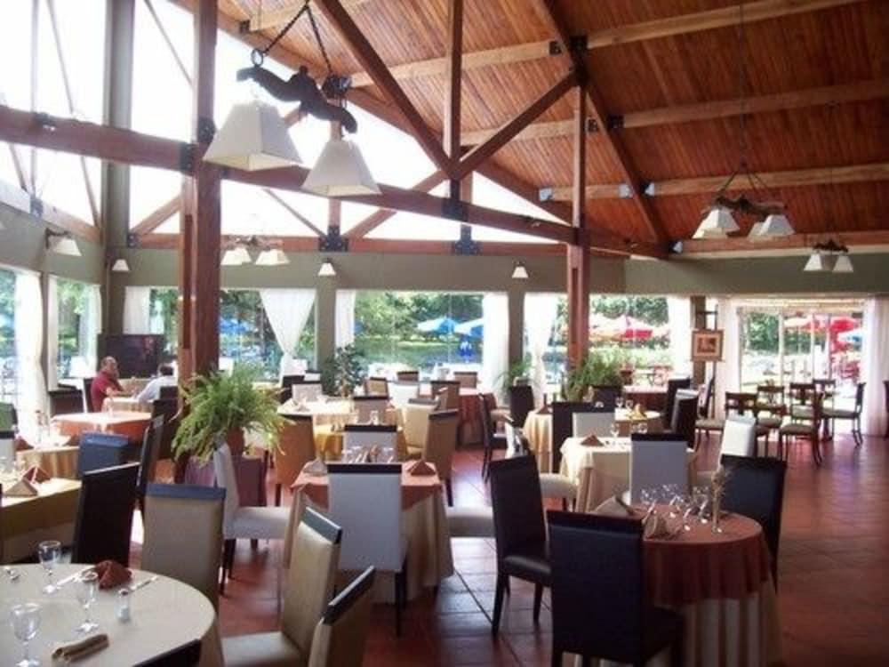 Howard Johnson Hotel&Spa Villa General Belgrano Exterior foto